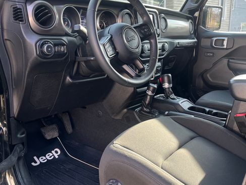 Used 2018 Jeep Wrangler Unlimited Sport S AWD/4WD image 14