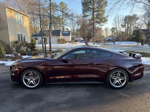 Used 2018 Ford Mustang GT Premium w/ GT Performance Package RWD image 2
