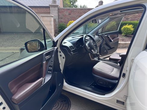Used 2017 Subaru Forester 2.5i Touring AWD/4WD image 6