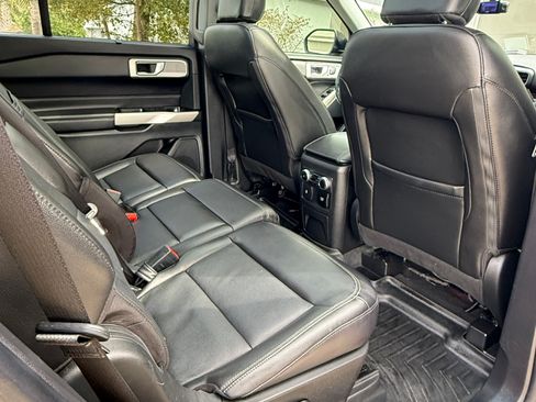 Used 2022 Ford Explorer Limited w/ Equipment Group 301A image 13