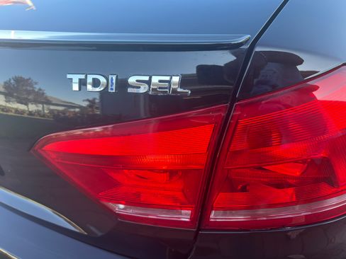 Used 2015 Volkswagen Passat TDI SEL Premium image 9