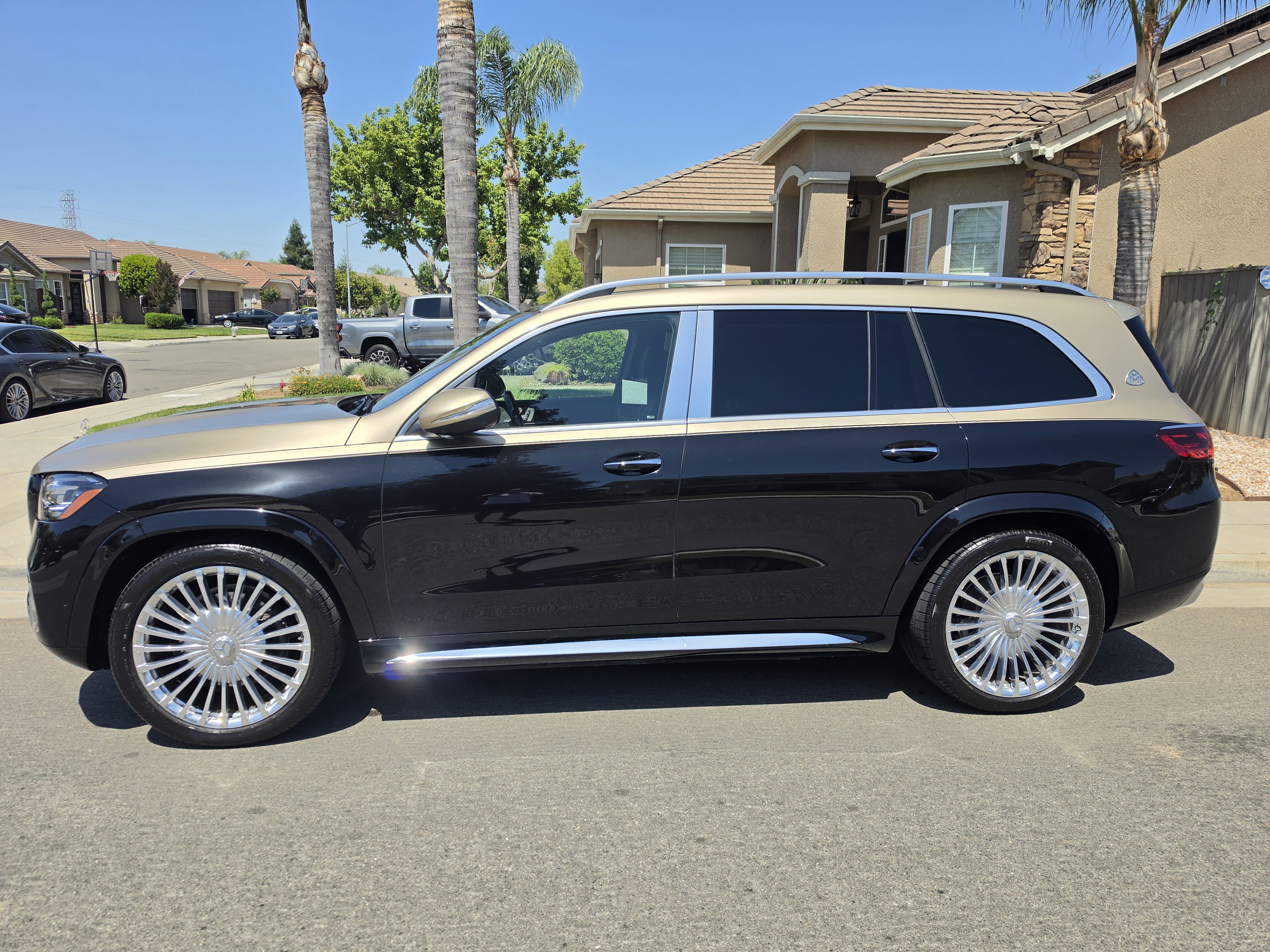 Used 2024 Mercedes-Benz Maybach GLS 600 4MATIC image 1