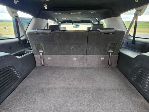 Used 2017 Chevrolet Suburban LT image 11