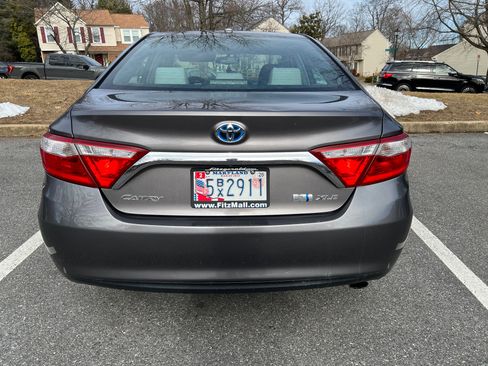 Used 2015 Toyota Camry XLE w/ Moonroof Package image 4
