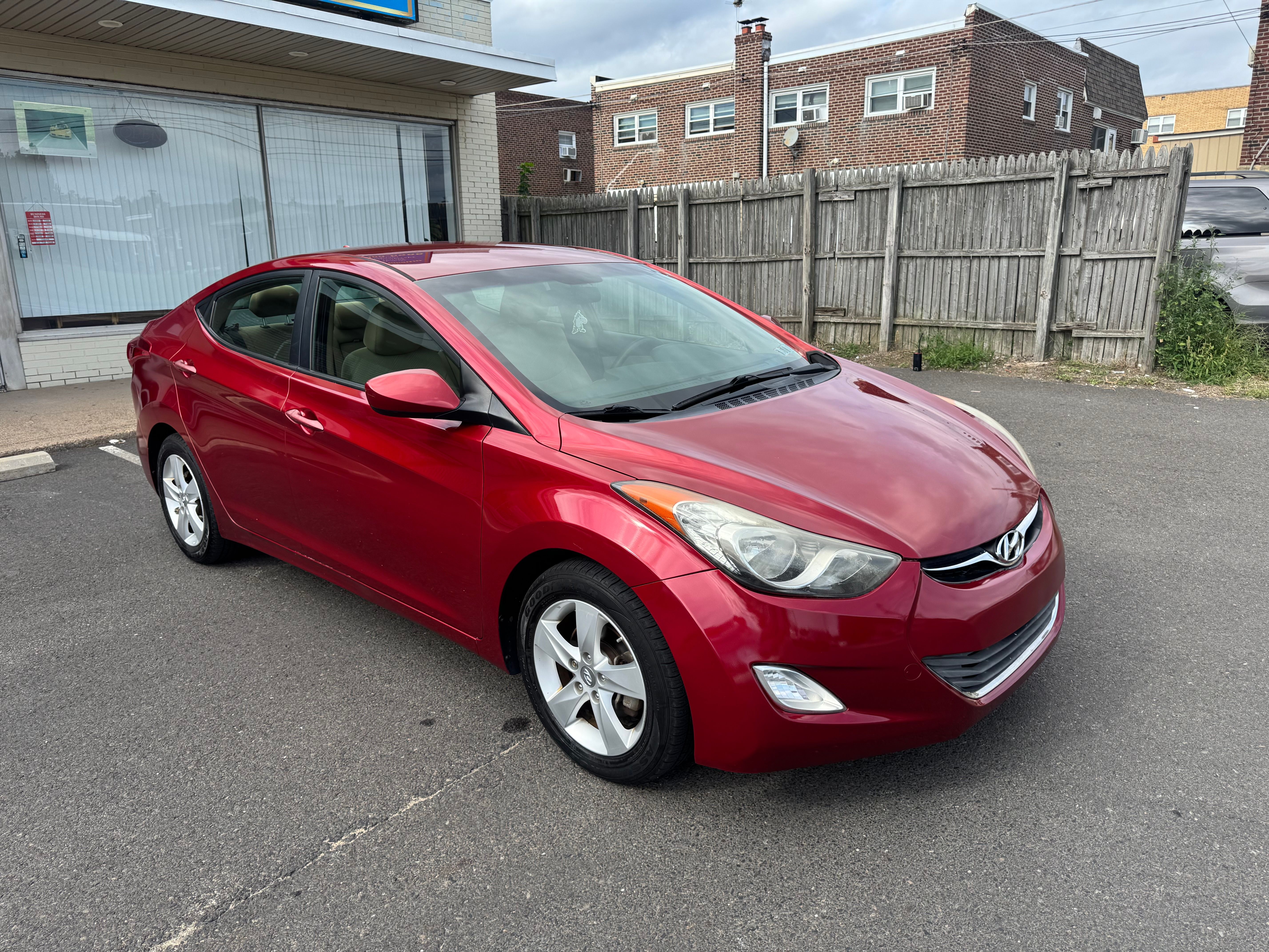 Used 2013 Hyundai Elantra GLS w/ Preferred Pkg FWD image 4