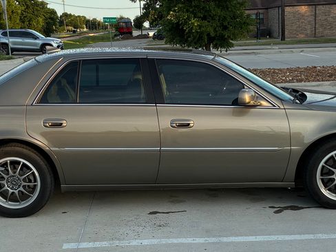 Used 2011 Cadillac DTS Luxury FWD image 5