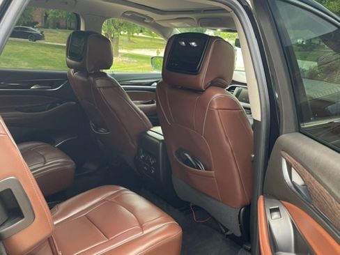 Used 2018 Buick Enclave Avenir w/ Avenir Technology Package AWD/4WD image 13