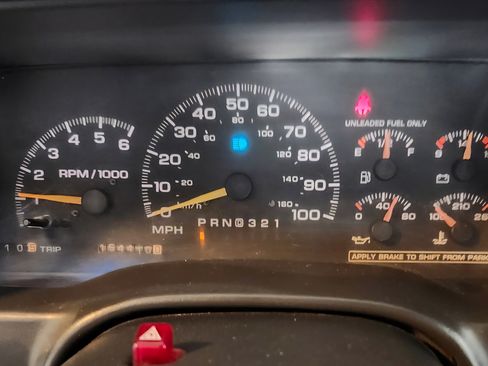 Used 2000 Chevrolet Silverado 3500 4x4 Extended Cab image 9