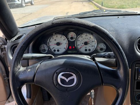 Used 2002 MAZDA MX-5 Miata LS RWD image 9