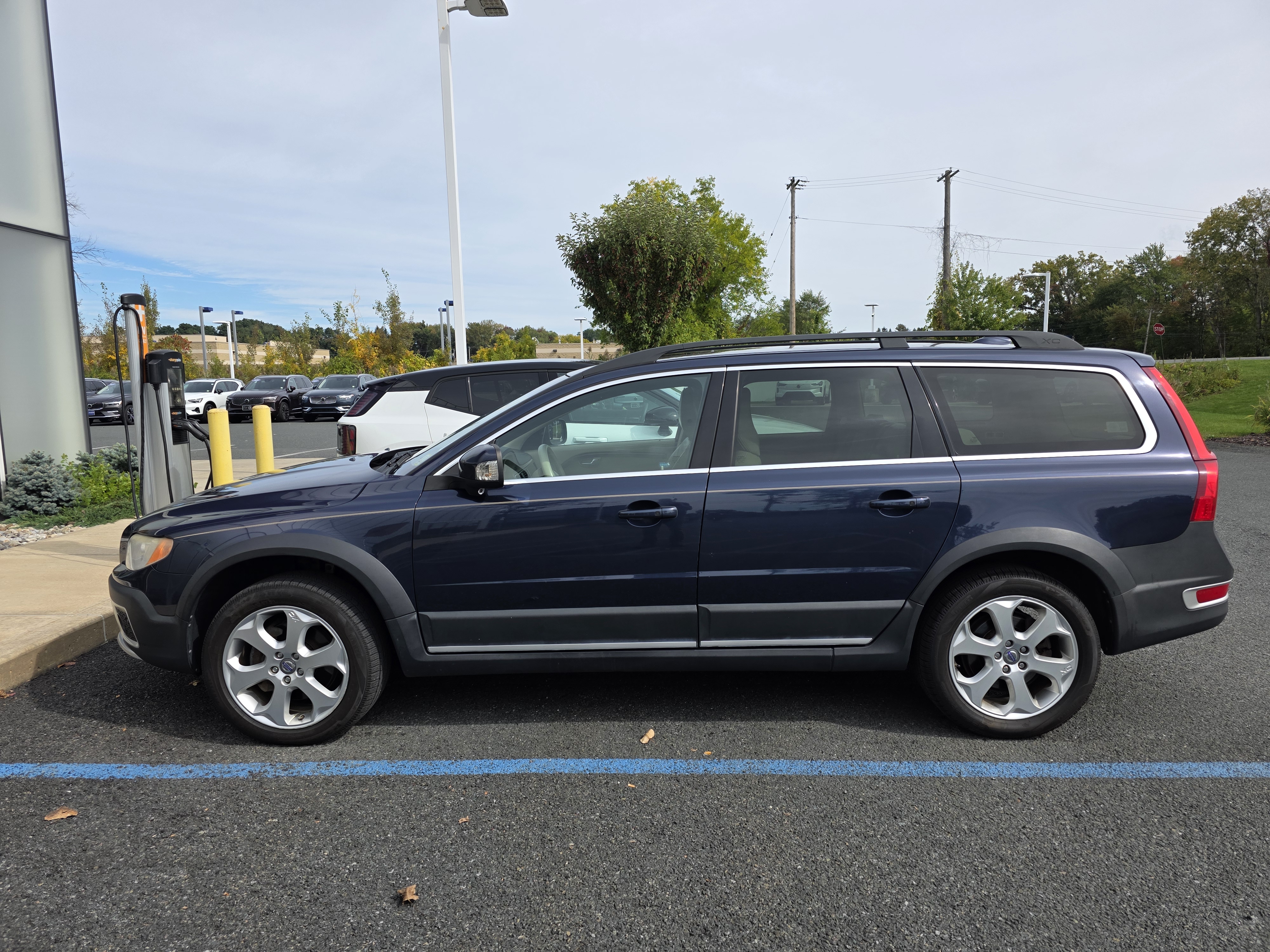 Used 2011 Volvo XC70 T6 AWD/4WD image 1