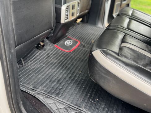 Used 2015 Ford F150 Lariat image 14