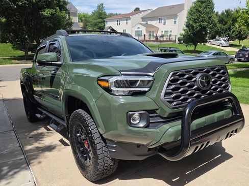 Used 2022 Toyota Tacoma TRD Sport AWD/4WD image 2