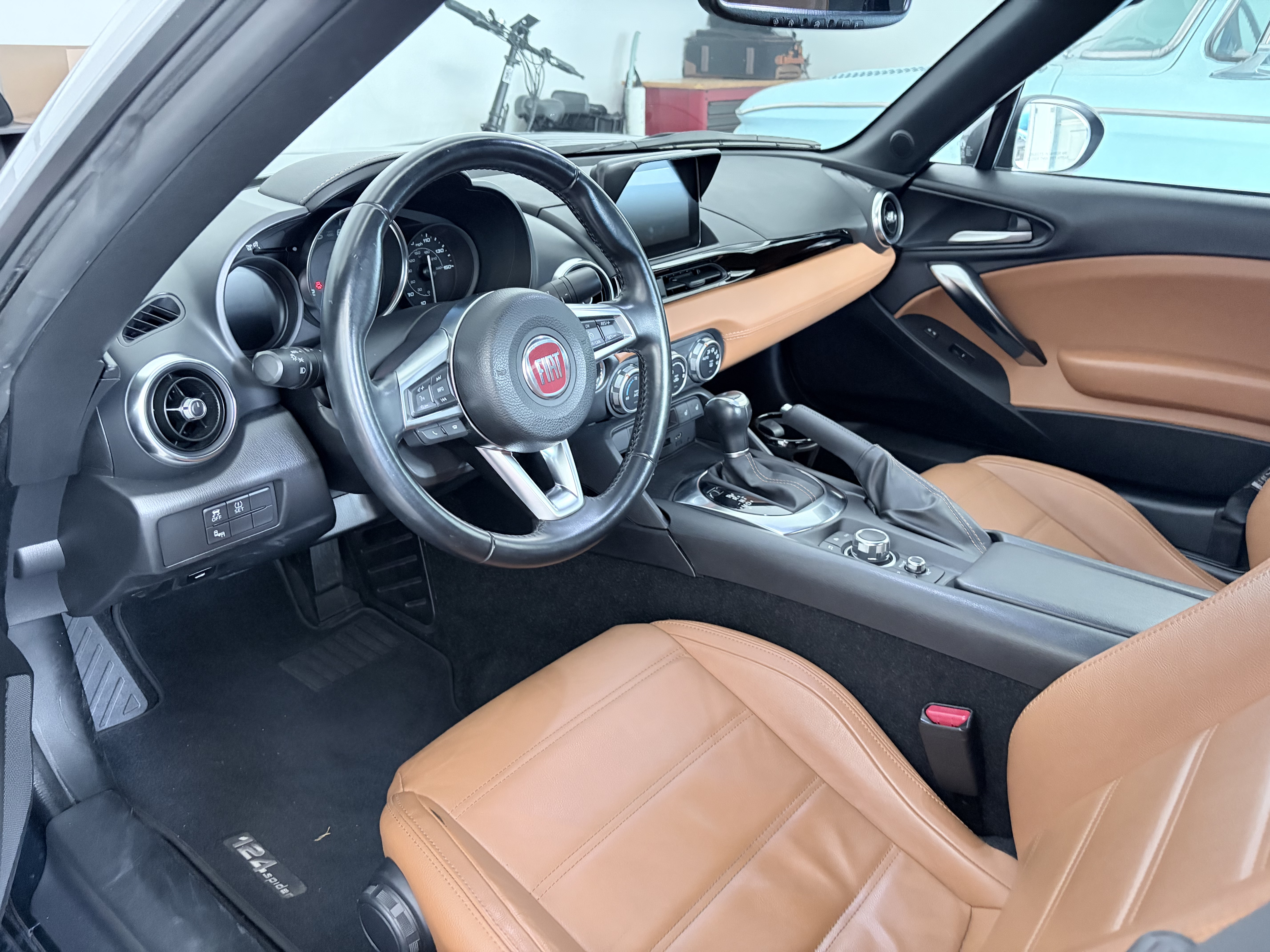 Used 2018 FIAT 124 Spider Lusso w/ Convenience Group RWD image 14
