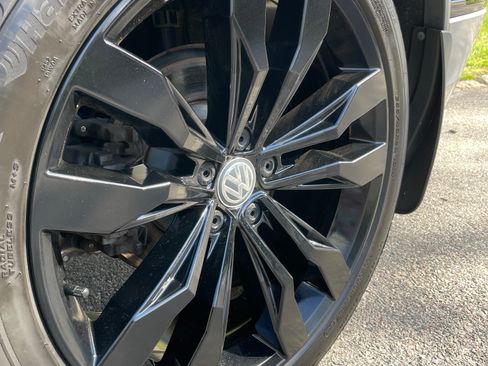 Used 2020 Volkswagen Tiguan SE R-Line image 10