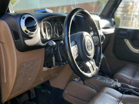 Used 2012 Jeep Wrangler Unlimited Sahara w/ Connectivity Group image 4