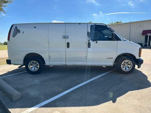Used 1999 Chevrolet Express 1500 image 2