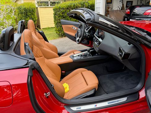 Used 2025 BMW Z4 M40i w/ Edition image 6