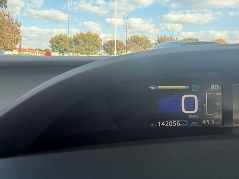 Used 2017 Toyota Prius Two image 9