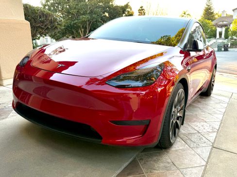 Used 2022 Tesla Model Y Performance image 1