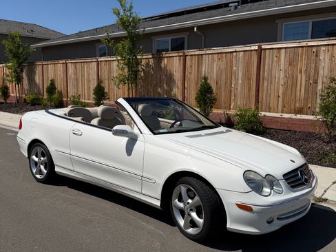 Used 2005 Mercedes-Benz CLK 320 Cabriolet image 12