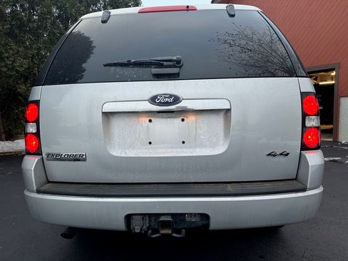 Used 2010 Ford Explorer XLT image 6