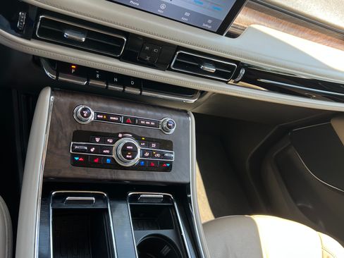 Used 2021 Lincoln Aviator Reserve w/ Equipment Group 201A AWD/4WD image 26