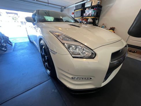 Used 2014 Nissan GT-R Premium image 6