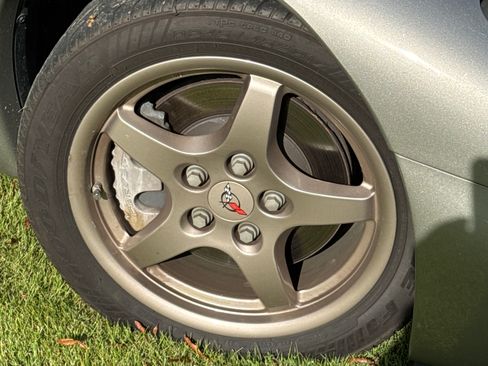 Used 2001 Chevrolet Corvette Coupe w/ Preferred Equipment Group2 image 21