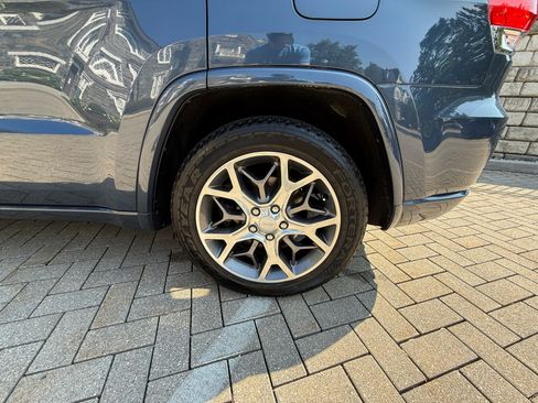 Used 2020 Jeep Grand Cherokee Limited AWD/4WD image 15