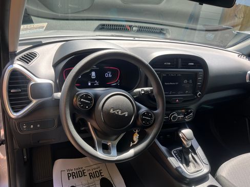 Used 2024 Kia Soul LX w/ Option Group 015 FWD image 10