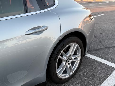 Used 2021 Porsche Panamera 4 image 14