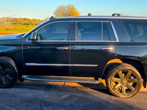 Used 2016 Cadillac Escalade Luxury image 8