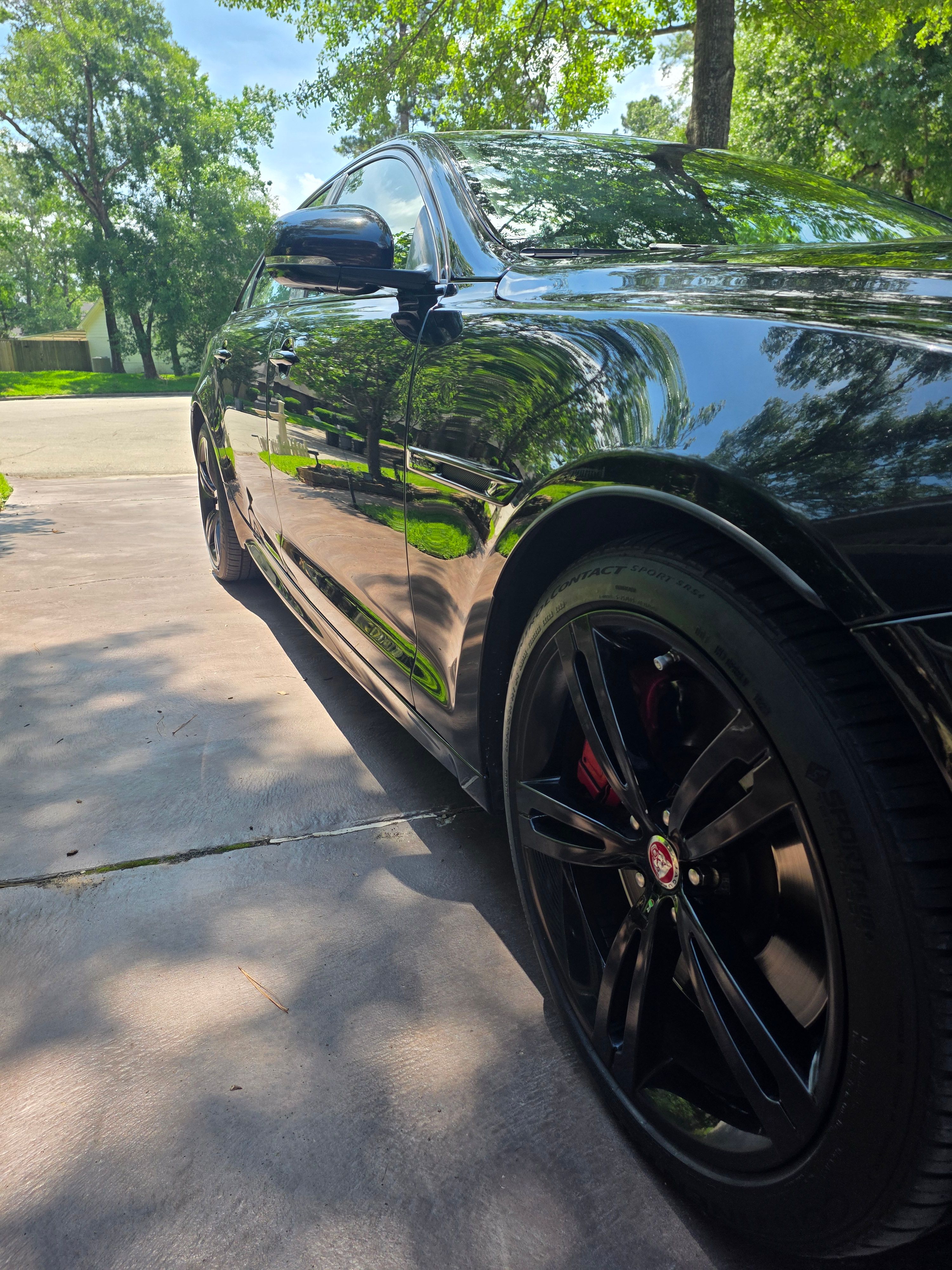 Used 2016 Jaguar XJ R RWD image 16