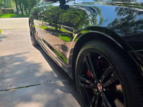 Used 2016 Jaguar XJ R RWD image 16