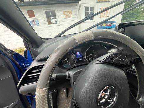 Used 2019 Toyota C-HR LE image 5