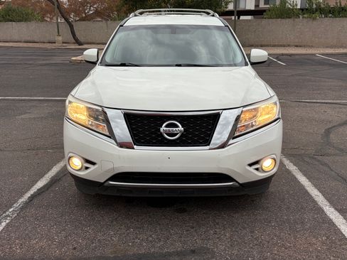 Used 2016 Nissan Pathfinder SV image 2