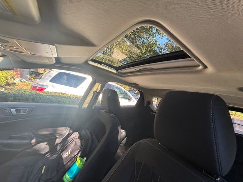 Used 2020 Ford EcoSport SE w/ SE Convenience Package image 2