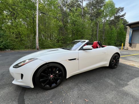 Used 2017 Jaguar F-TYPE Convertible RWD image 10