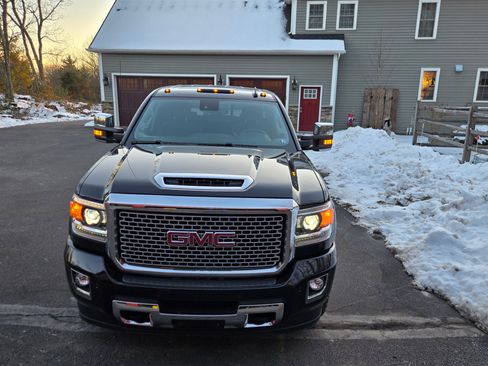 Used 2017 GMC Sierra 3500 Denali w/ Duramax Plus Package image 14