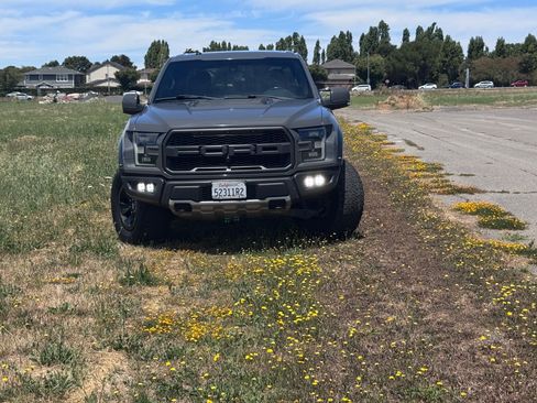 Used 2018 Ford F150 Raptor w/ Equipment Group 802A Luxury AWD/4WD image 1