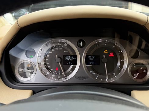 Used 2009 Aston Martin V8 Vantage Roadster image 16