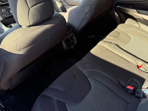 Used 2019 Jeep Cherokee Latitude w/ Popular Appearance Group image 10