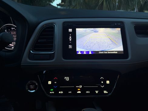 Used 2018 Honda HR-V EX image 11