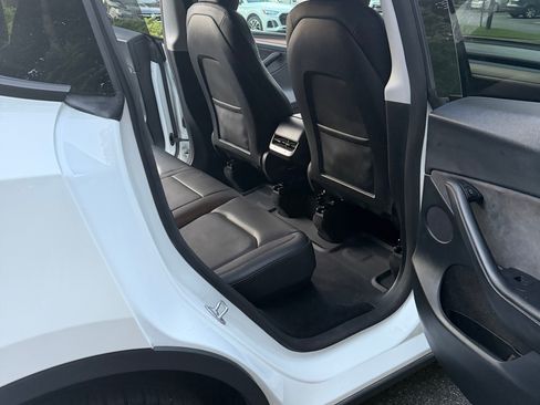 Used 2023 Tesla Model Y Long Range AWD/4WD image 17