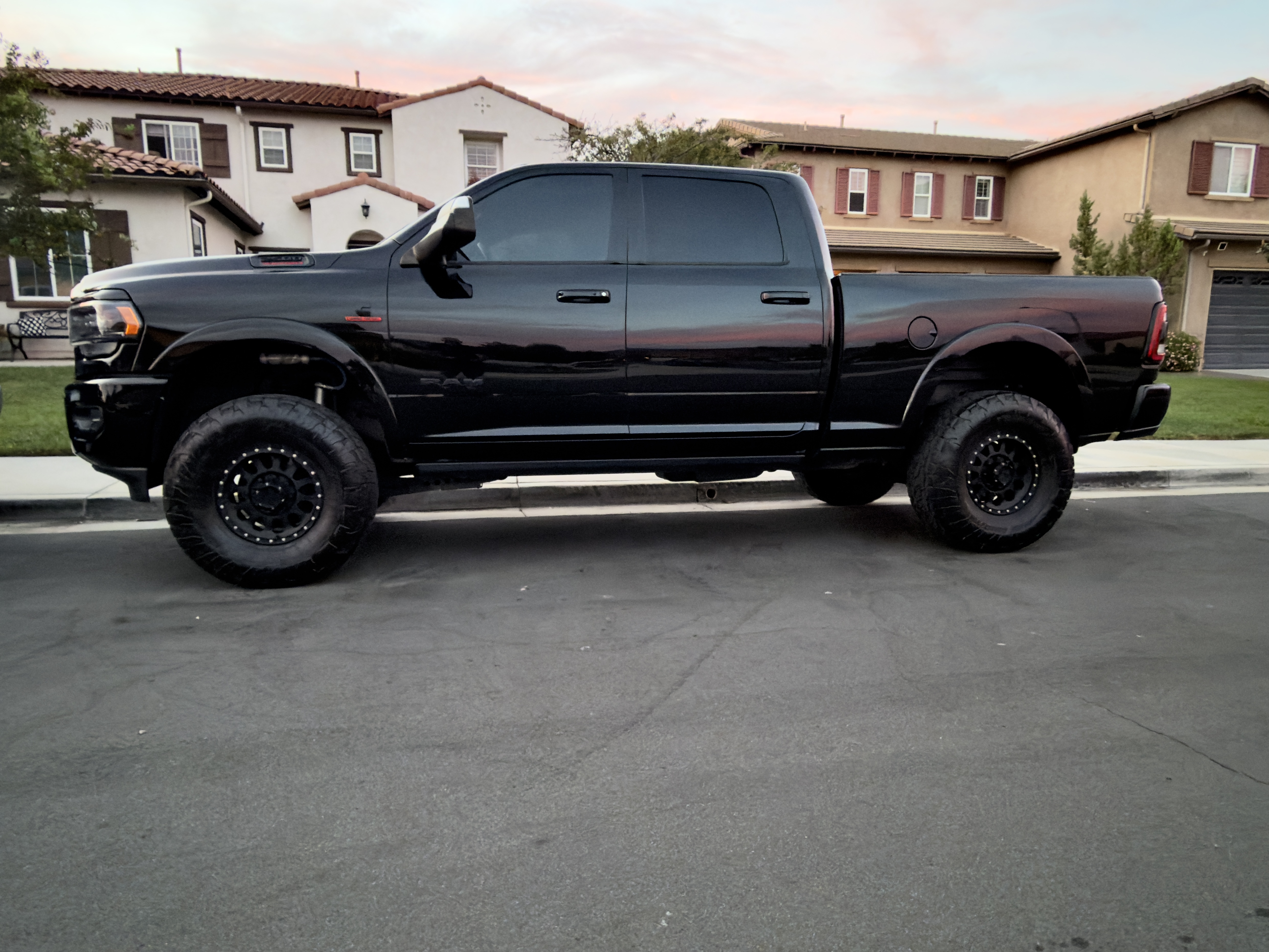 Used 2022 RAM 2500 Limited AWD/4WD image 2