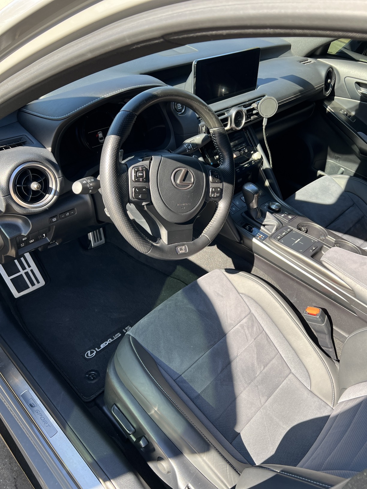 Used 2022 Lexus IS 500 RWD image 16