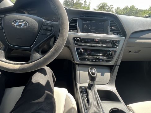 Used 2017 Hyundai Sonata SE FWD image 29