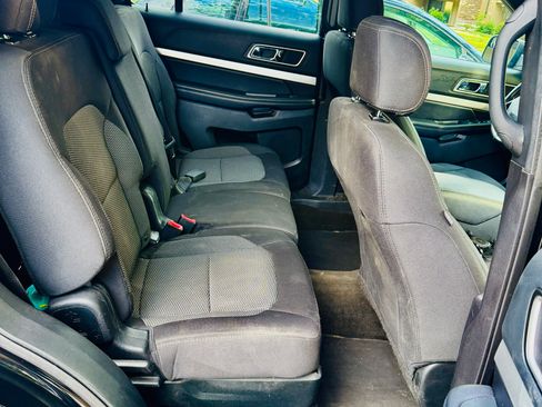 Used 2017 Ford Explorer XLT AWD/4WD image 10