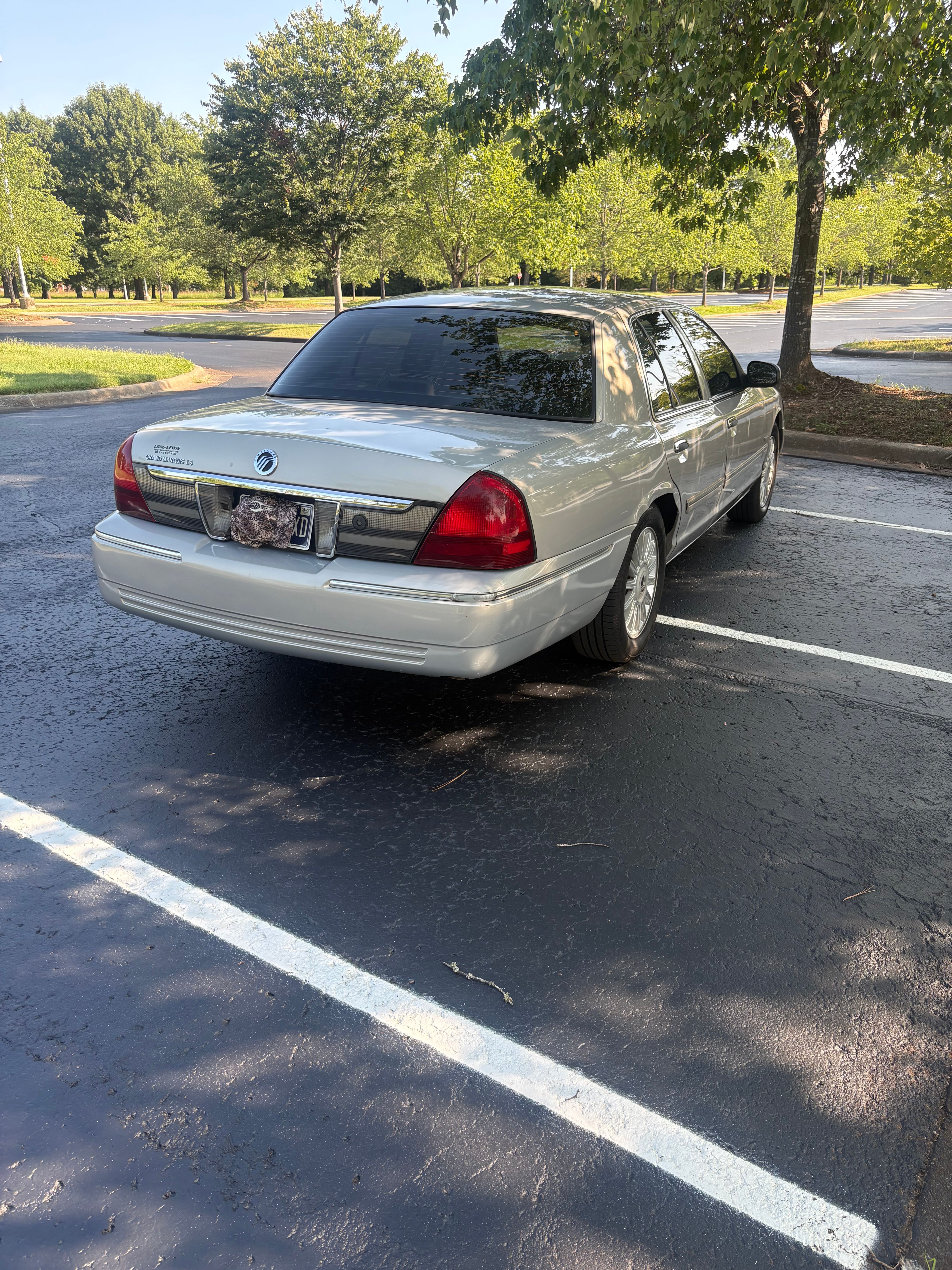 Used 2010 Mercury Grand Marquis LS RWD image 4