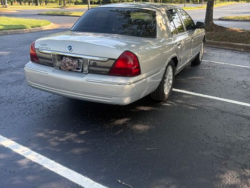 Used 2010 Mercury Grand Marquis LS RWD image 4